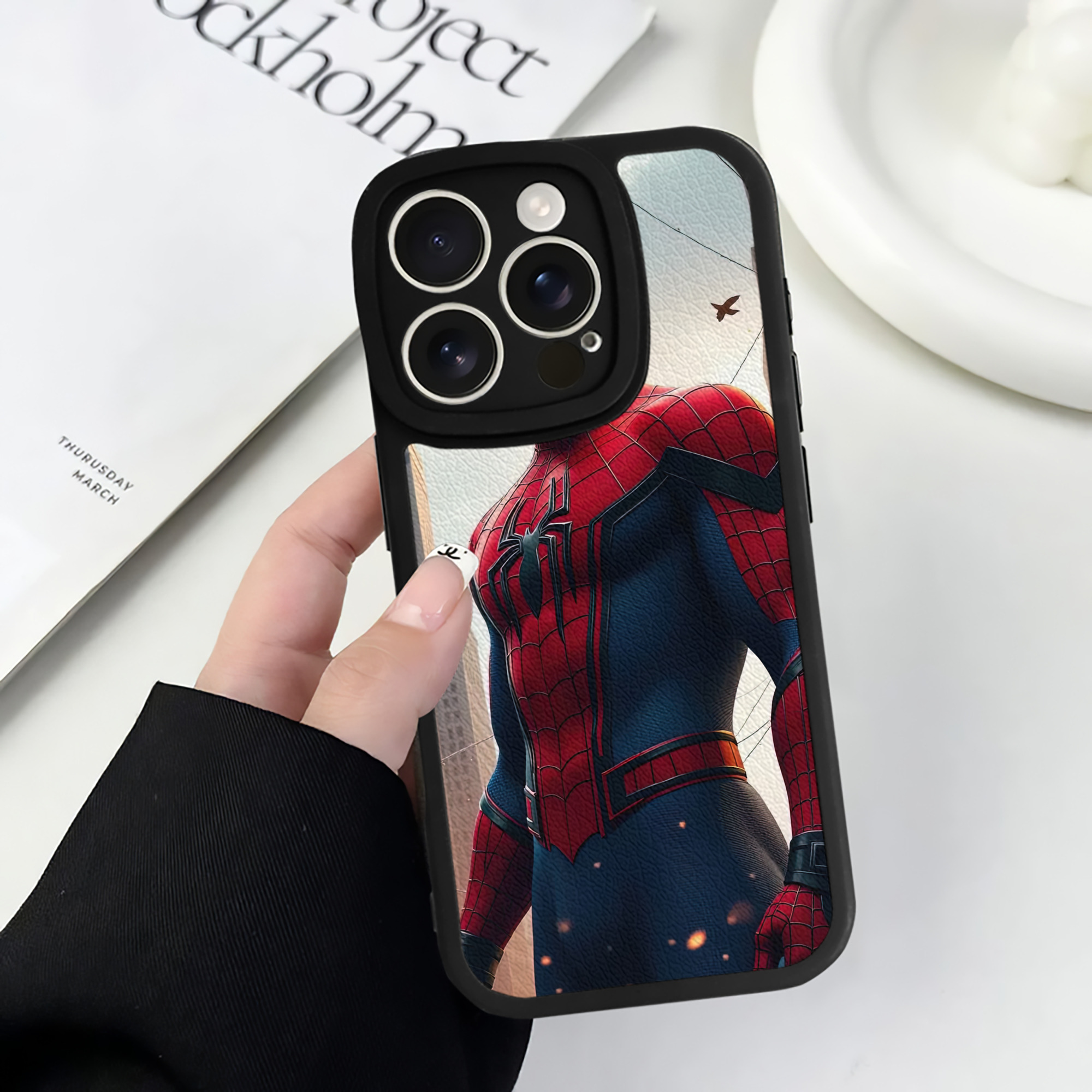 （画像用） Spider Man スパイダーマン 【iPhone 16シリーズ対応】シリコンスマホケース（レザー調） 材質：シリコン
